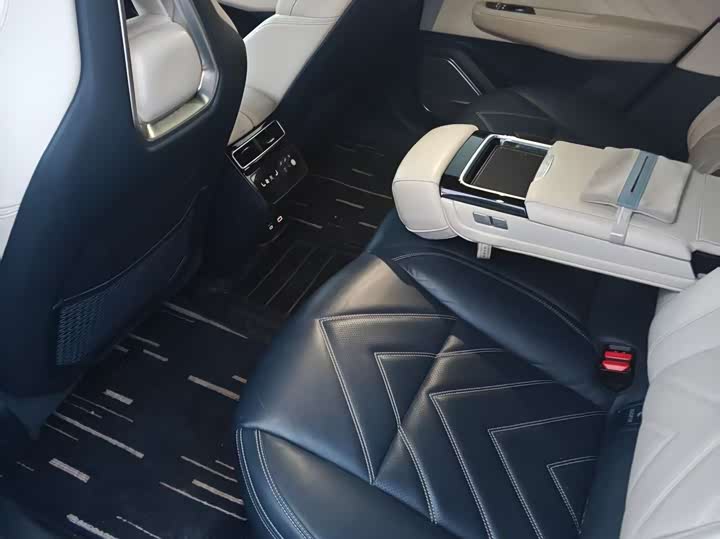 Фото 7 - Zeekr 001