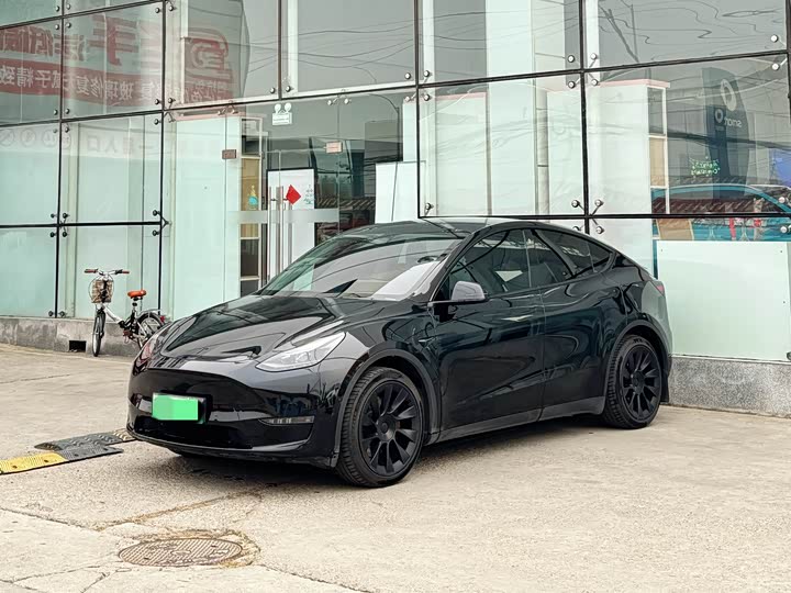 Фото 1 - Tesla Model Y