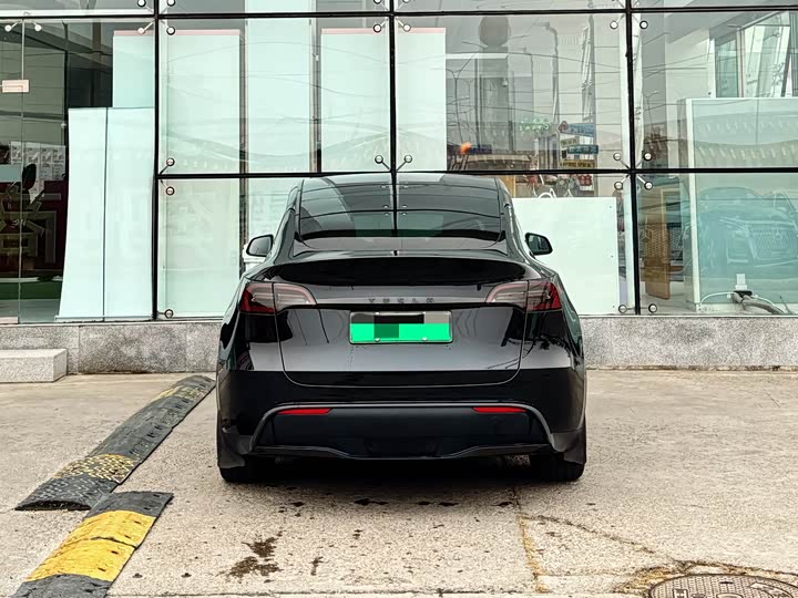 Фото 3 - Tesla Model Y