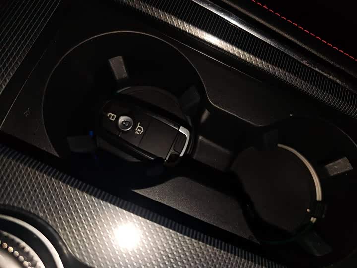 Фото 9 - Ford Explorer