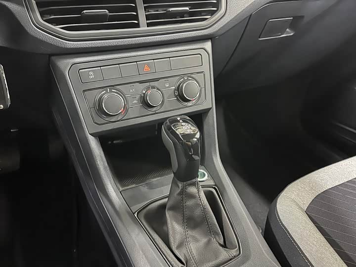 Фото 7 - Volkswagen Tharu