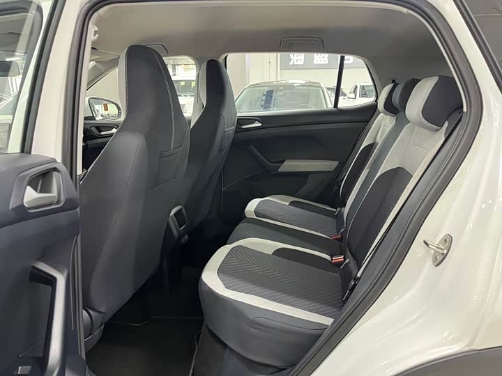 Фото 9 - Volkswagen Tharu