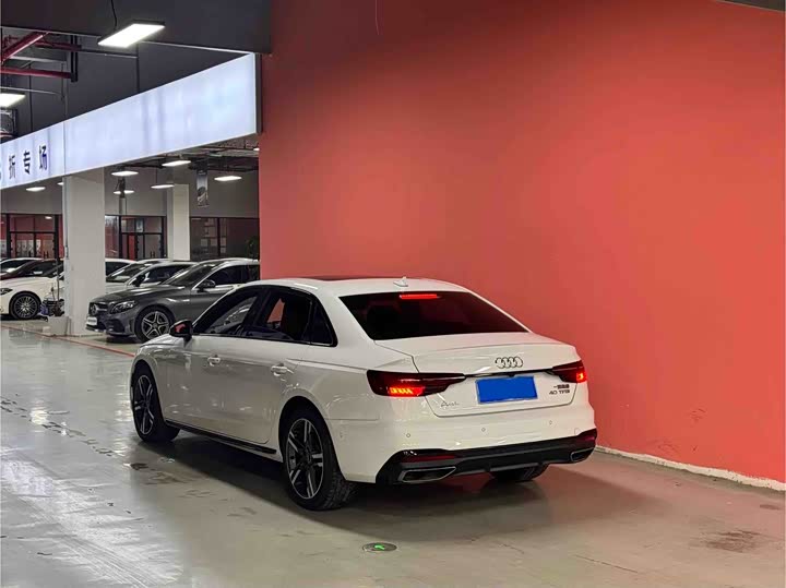 Фото 2 - Audi A4L