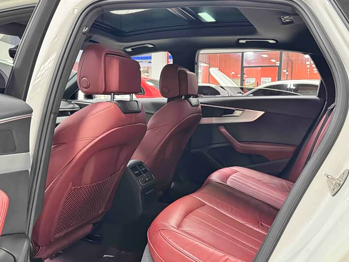 Фото 8 - Audi A4L