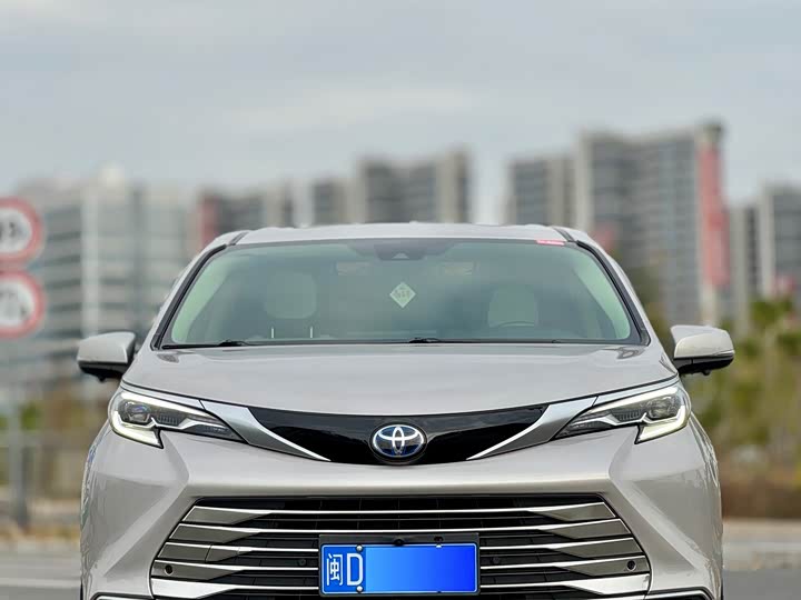 Фото 1 - Toyota Sienna