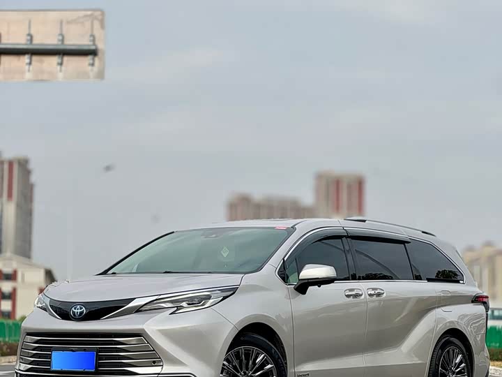 Фото 2 - Toyota Sienna