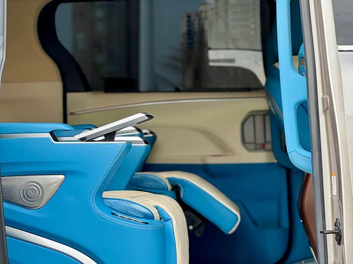 Фото 6 - Toyota Sienna