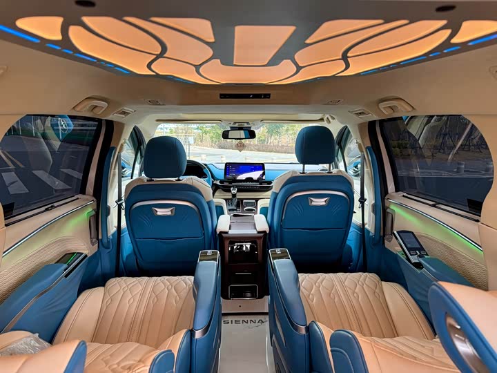 Фото 9 - Toyota Sienna