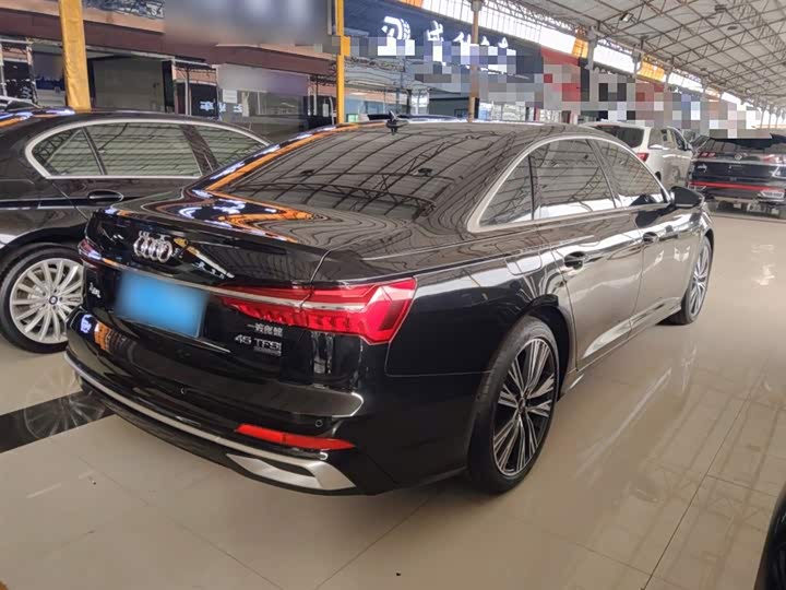 Фото 7 - Audi A6L