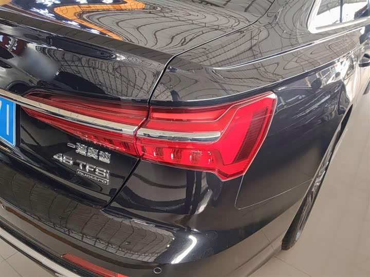 Фото 8 - Audi A6L