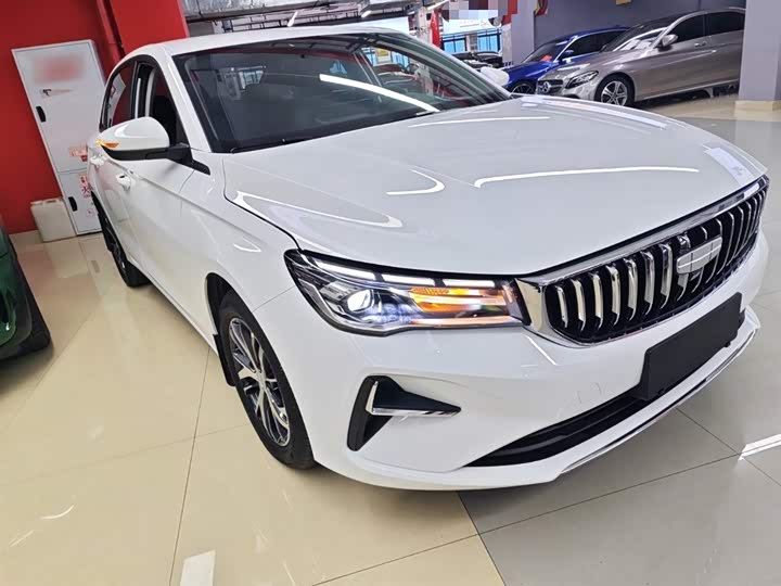 Фото 4 - Geely Emgrand