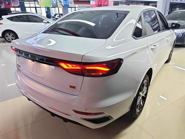 Фото 7 - Geely Emgrand