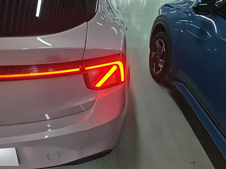 Фото 8 - MG Motor 4 EV