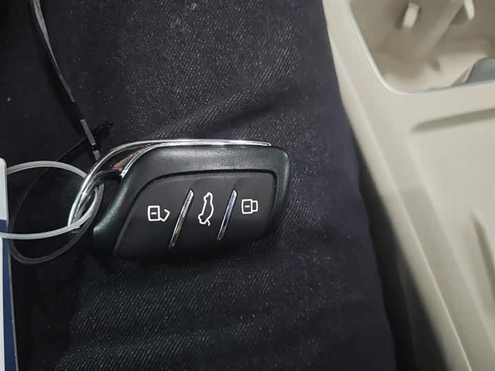 Фото 9 - MG Motor 4 EV