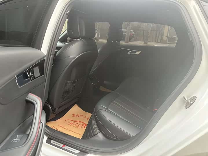 Фото 5 - Audi A4L