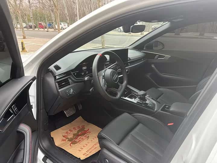 Фото 6 - Audi A4L