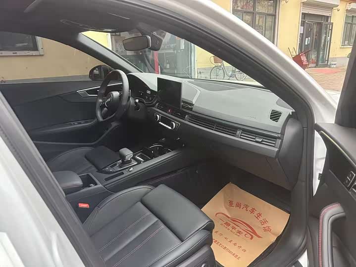 Фото 8 - Audi A4L