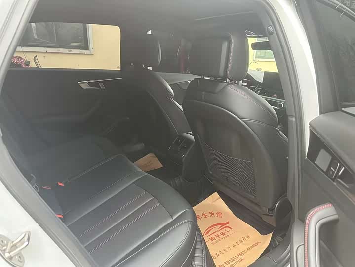 Фото 9 - Audi A4L