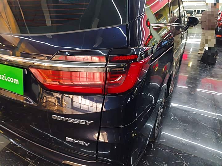 Фото 8 - Honda Odyssey