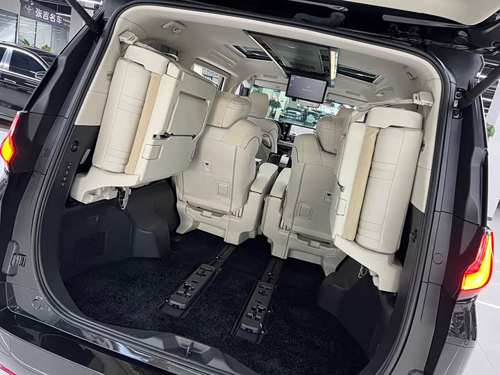 Фото 8 - Lexus LM