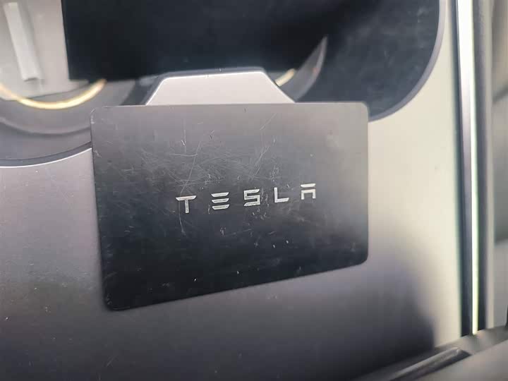 Фото 9 - Tesla Model 3
