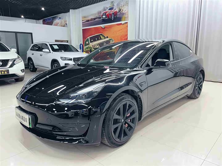 Фото 1 - Tesla Model 3