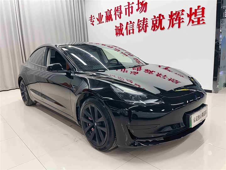 Фото 2 - Tesla Model 3