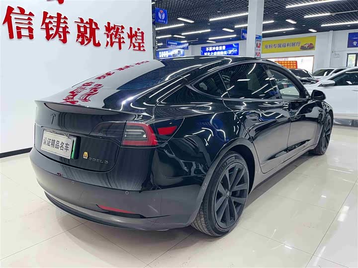 Фото 6 - Tesla Model 3