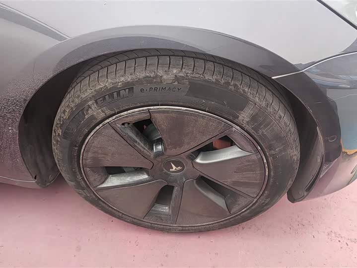 Фото 6 - Tesla Model 3