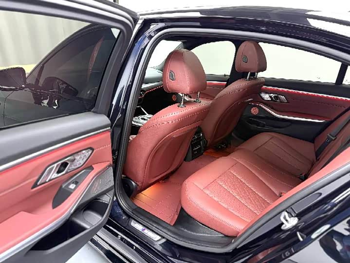 Photo 8 - BMW 3 Series