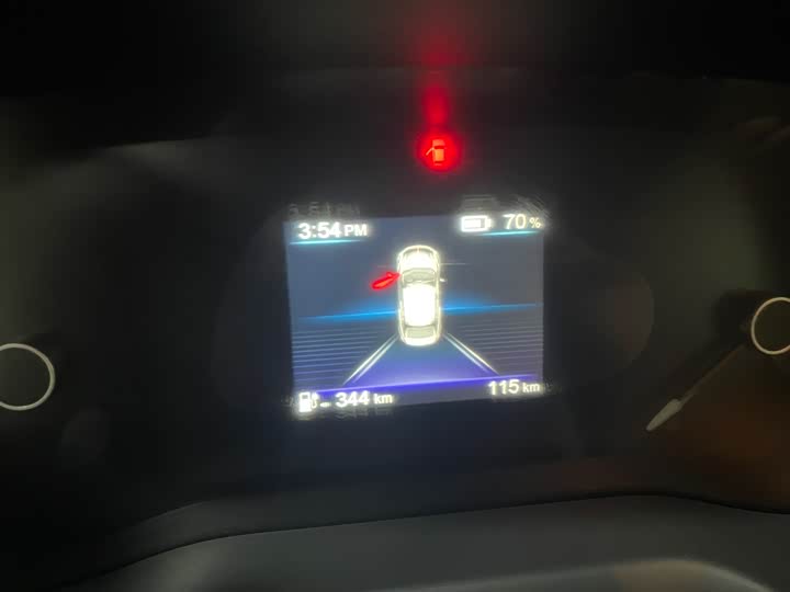 Фото 7 - Hongqi E-QM5