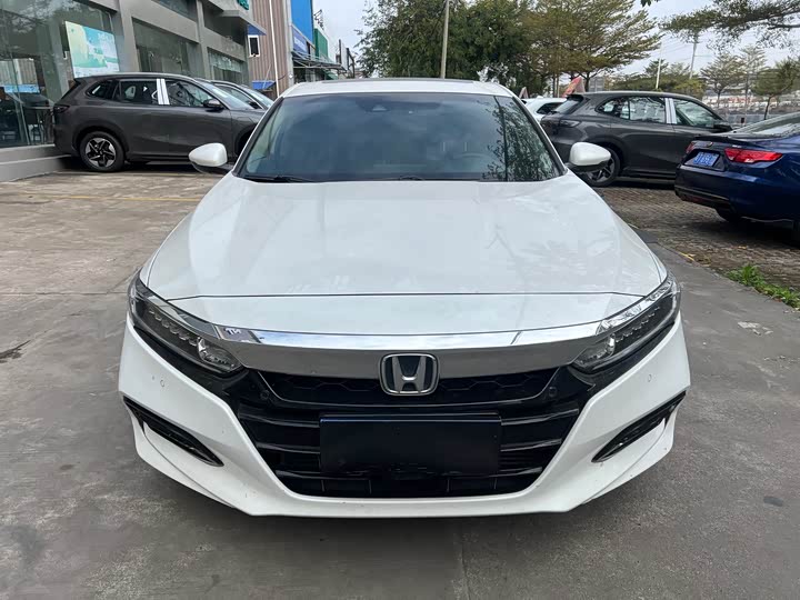 Фото 2 - Honda Accord