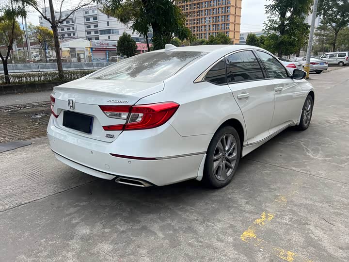 Фото 4 - Honda Accord