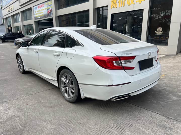 Фото 6 - Honda Accord