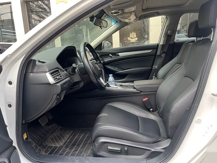 Фото 7 - Honda Accord