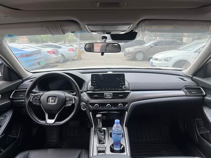 Фото 8 - Honda Accord