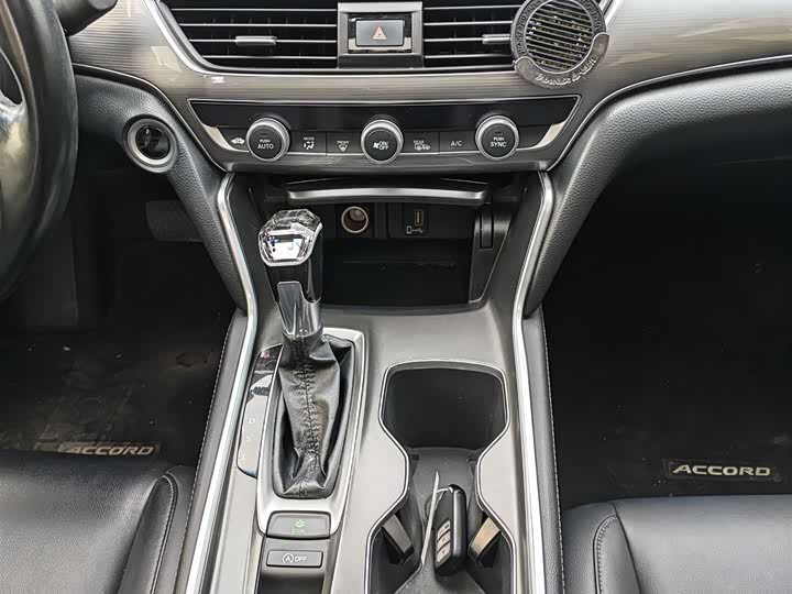 Фото 6 - Honda Accord