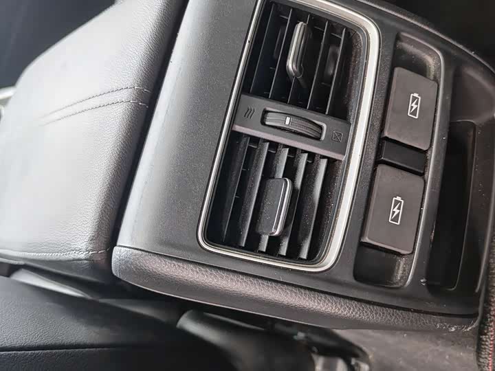 Фото 8 - Honda Accord