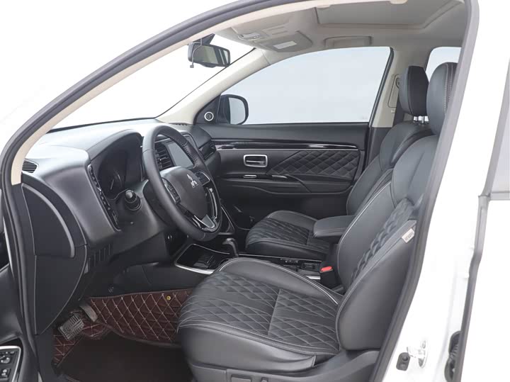 Фото 7 - Mitsubishi Outlander