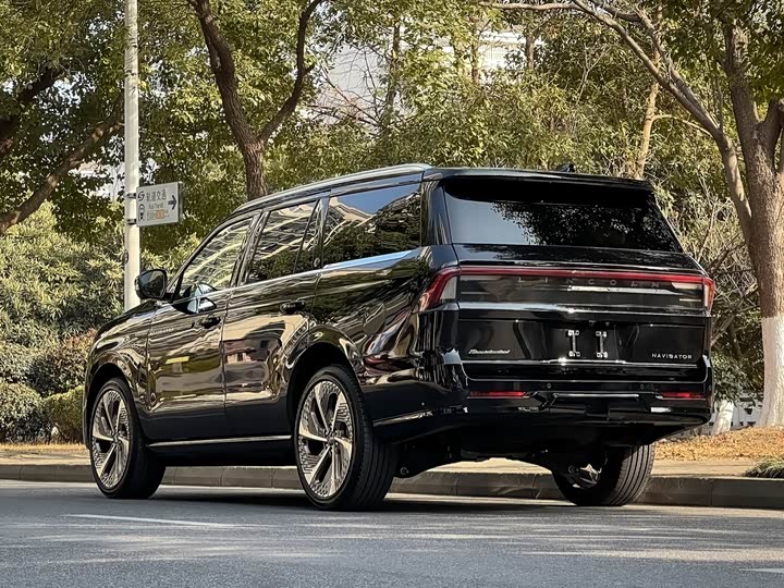 Фото 6 - Lincoln Navigator