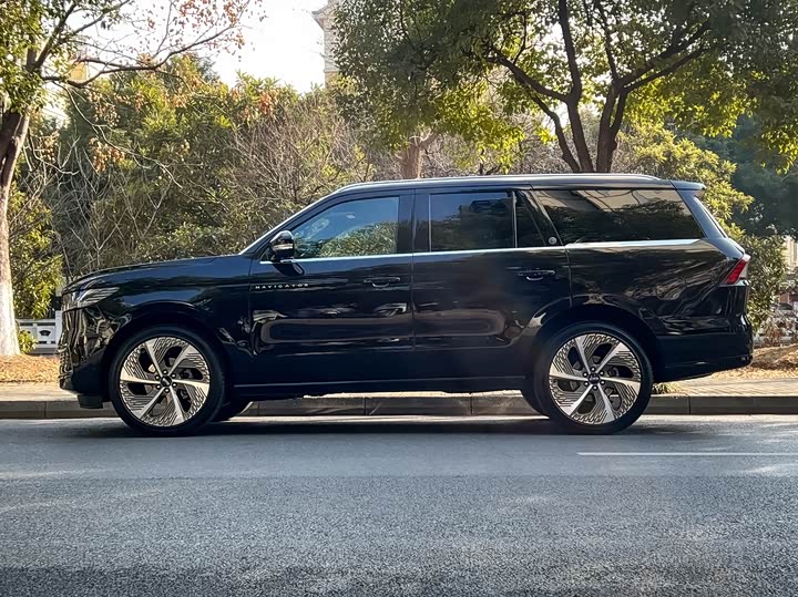 Фото 7 - Lincoln Navigator