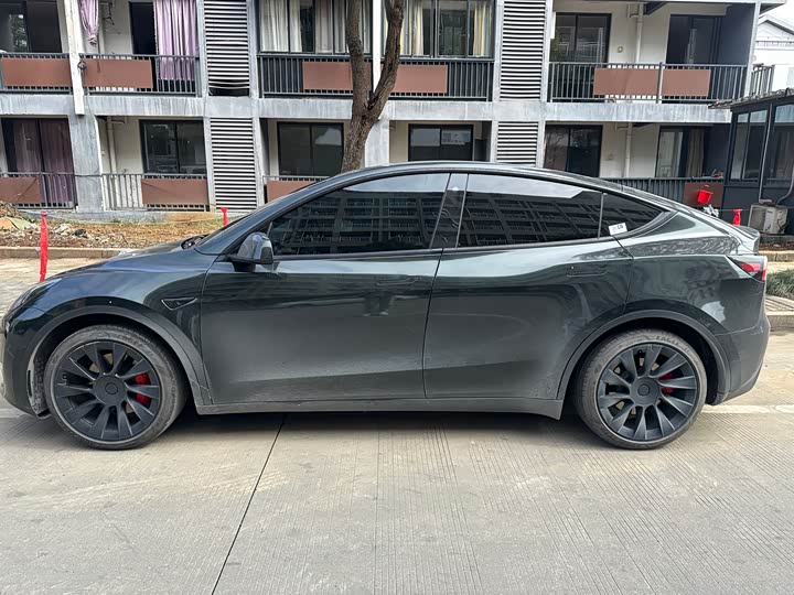 Фото 4 - Tesla Model Y