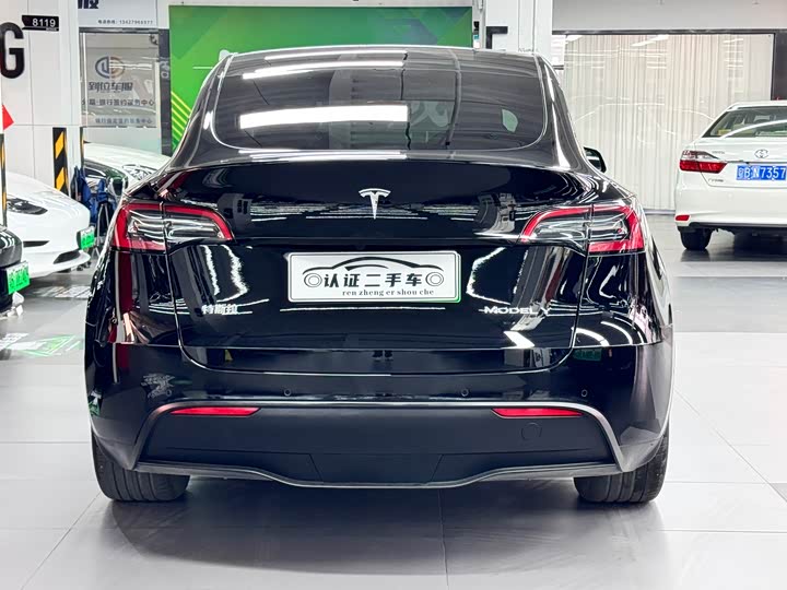 Фото 4 - Tesla Model Y