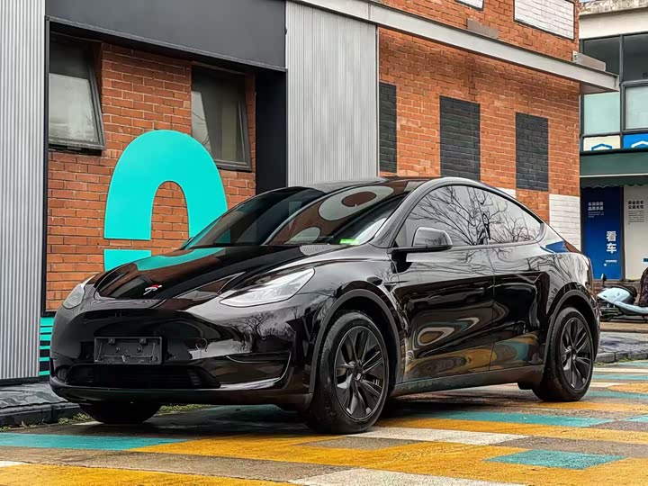 Фото 1 - Tesla Model Y