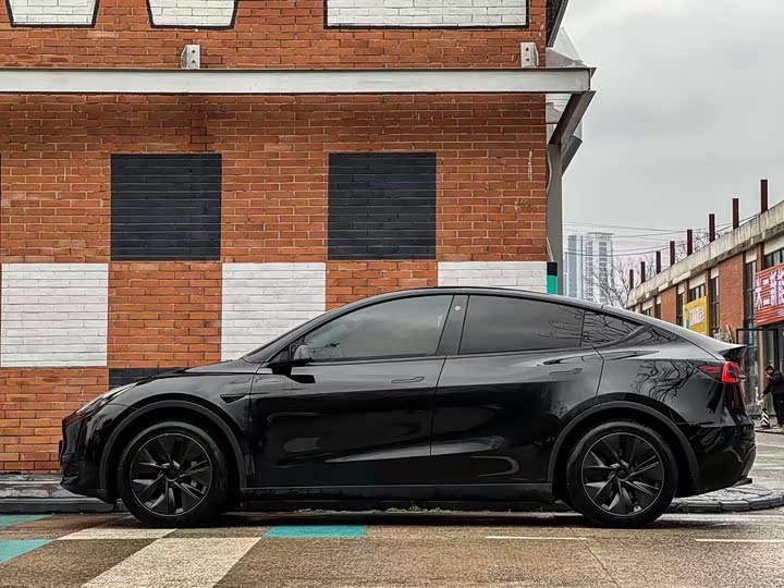 Фото 2 - Tesla Model Y