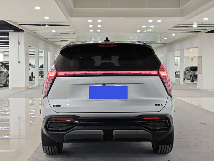 Фото 4 - Geely Atlas L