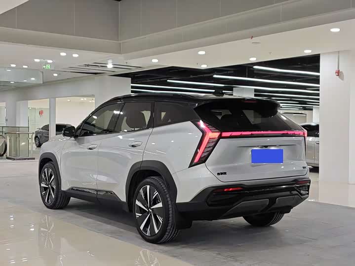 Фото 5 - Geely Atlas L