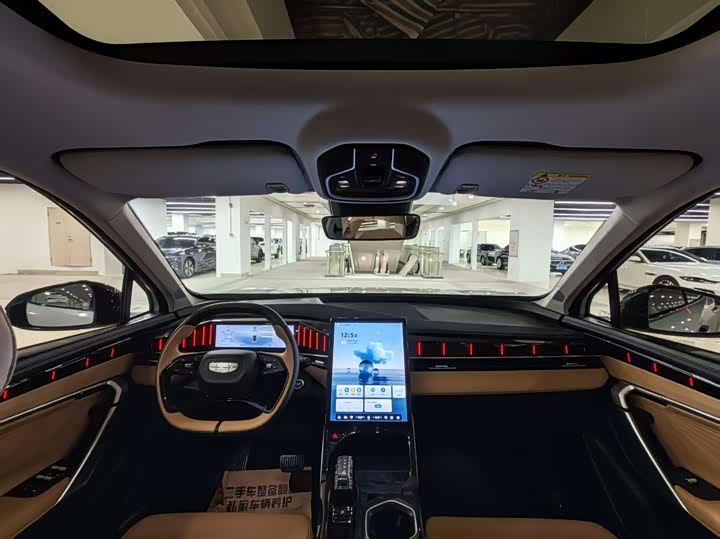 Фото 8 - Geely Atlas L