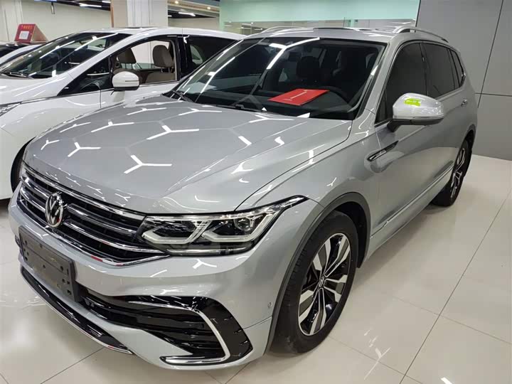 Фото 2 - Volkswagen Tiguan L Pro