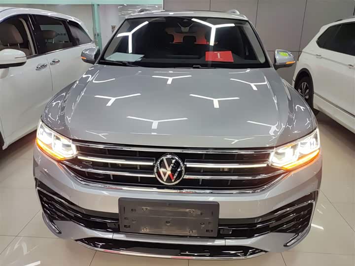 Фото 3 - Volkswagen Tiguan L Pro